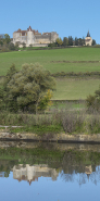 Vue du château de Châteauneuf, prise du canal. © Région Bourgogne-Franche-Comté, Inventaire du patrimoine