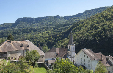 Lods (25), église paroissiale Saint-Théodule vue depuis le nord-ouest. © phot. J. Mongreville / Région Bourgogne-Franche-Comté, Inventaire du patrimoine, 2021