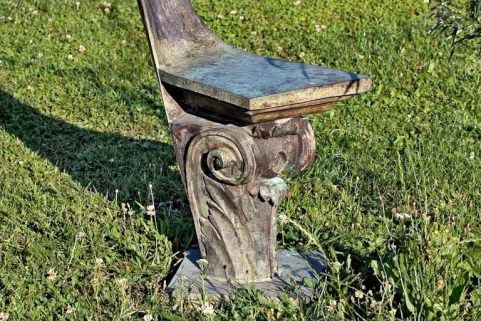 Détail du pied. © Région Bourgogne-Franche-Comté, Inventaire du patrimoine