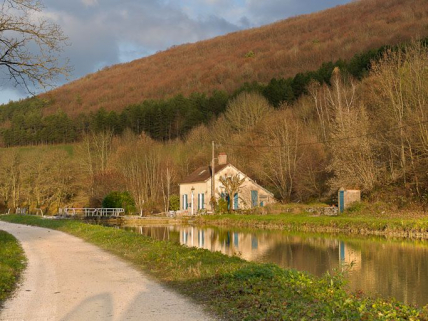 Vue d'ensemble du site d'écluse. © Région Bourgogne-Franche-Comté, Inventaire du patrimoine