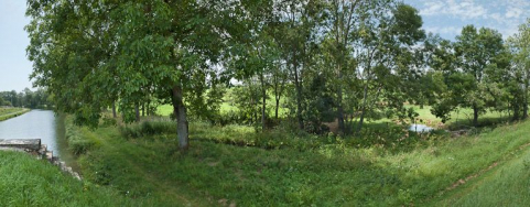Vue de la rigole d'alimentation débouchant dans le canal. © Région Bourgogne-Franche-Comté, Inventaire du patrimoine