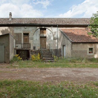 Détail de maisons donnant sur le canal. © Région Bourgogne-Franche-Comté, Inventaire du patrimoine