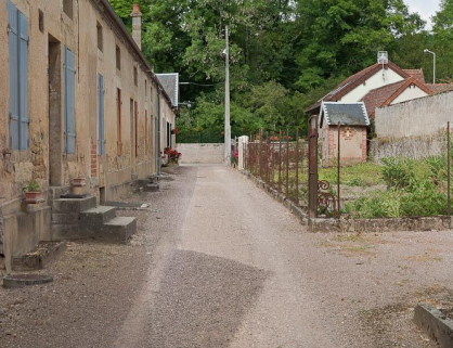 Vue des maisons donnant sur le jardin. © Région Bourgogne-Franche-Comté, Inventaire du patrimoine