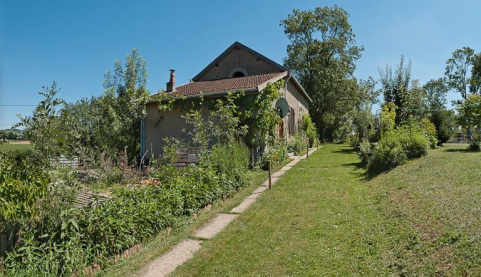 Vue du jardin du site d'écluse. © Région Bourgogne-Franche-Comté, Inventaire du patrimoine