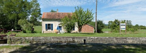 Vue de face de la maison éclusière. © Région Bourgogne-Franche-Comté, Inventaire du patrimoine