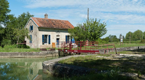 Vue d'ensemble du site d'écluse. © Région Bourgogne-Franche-Comté, Inventaire du patrimoine