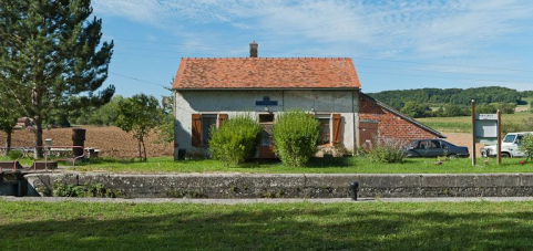 Vue de face de la maison éclusière. © Région Bourgogne-Franche-Comté, Inventaire du patrimoine