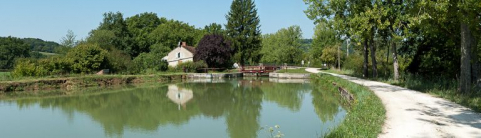 Vue du site d'écluse depuis l'amont. © Région Bourgogne-Franche-Comté, Inventaire du patrimoine