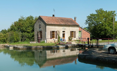Vue du site d'écluse depuis l'amont. © Région Bourgogne-Franche-Comté, Inventaire du patrimoine