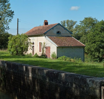 Vue de la maison éclusière. © Région Bourgogne-Franche-Comté, Inventaire du patrimoine