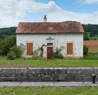 Vue de face de la maison éclusière. © Région Bourgogne-Franche-Comté, Inventaire du patrimoine