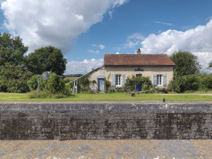 Maison éclusière de face. © Région Bourgogne-Franche-Comté, Inventaire du patrimoine