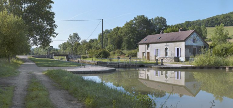 Site d'écluse vu d 'amont. © Région Bourgogne-Franche-Comté, Inventaire du patrimoine