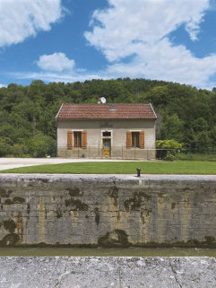 Maison éclusière de face. © Région Bourgogne-Franche-Comté, Inventaire du patrimoine