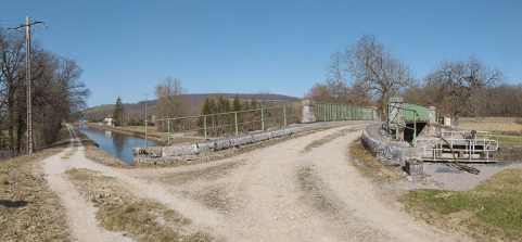 Le pont sur écluse vu d'amont. © Région Bourgogne-Franche-Comté, Inventaire du patrimoine
