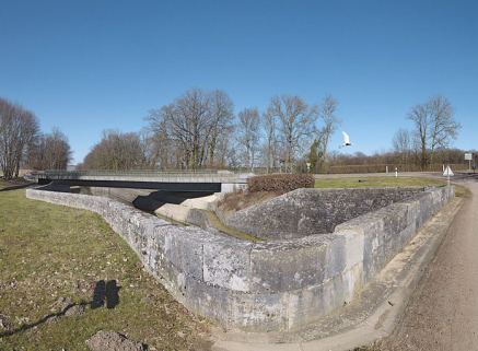 Vue d'ensemble du pont moderne prise du pont ancien. © Région Bourgogne-Franche-Comté, Inventaire du patrimoine