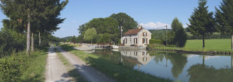 Le site d'écluse vu d'amont. © Région Bourgogne-Franche-Comté, Inventaire du patrimoine