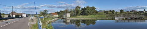 La maison éclusière 02 en contrebas du bief 02. Le réservoir de dépôt lié à la rigole alimentaire et régulatrice de l'échelle d'écluses. © Région Bourgogne-Franche-Comté, Inventaire du patrimoine