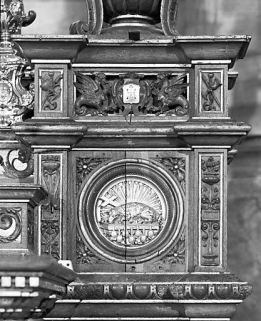 Détail : médaillon droit du maître-autel : agneau couché sur le livre aux sept sceaux. © Région Bourgogne-Franche-Comté, Inventaire du patrimoine