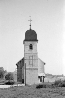 Vue de la façade avec clocher. © Région Bourgogne-Franche-Comté, Inventaire du patrimoine