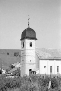 Le clocher et la façade latérale droite. © Région Bourgogne-Franche-Comté, Inventaire du patrimoine