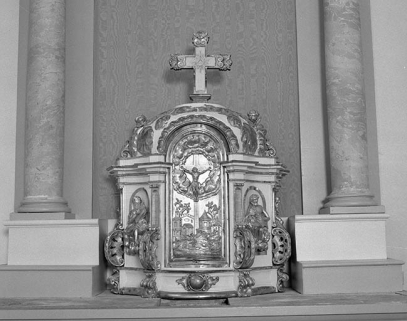 Maître-autel : tabernacle fermé. © Région Bourgogne-Franche-Comté, Inventaire du patrimoine