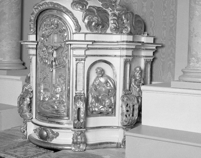 Maître-autel : tabernacle côté droit. © Région Bourgogne-Franche-Comté, Inventaire du patrimoine