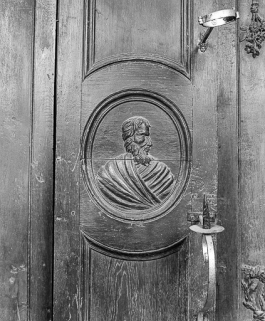 Lambris du choeur : côté gauche, 2e médaillon, saint Paul (?). © Région Bourgogne-Franche-Comté, Inventaire du patrimoine