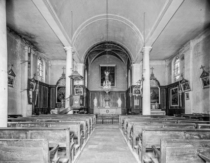 Intérieur : nef et choeur vus depuis le fond de l'église. © Région Bourgogne-Franche-Comté, Inventaire du patrimoine