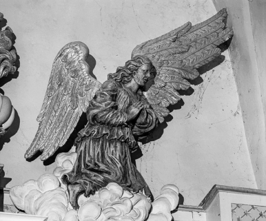 Détail de l'ange à gauche. © Région Bourgogne-Franche-Comté, Inventaire du patrimoine