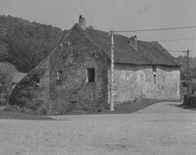 Face postérieure et face droite. © Région Bourgogne-Franche-Comté, Inventaire du patrimoine