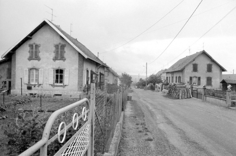 Une rue de la cité en 1980. © Région Bourgogne-Franche-Comté, Inventaire du patrimoine