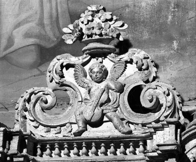 Ange musicien, aile droite du tabernacle. © Région Bourgogne-Franche-Comté, Inventaire du patrimoine