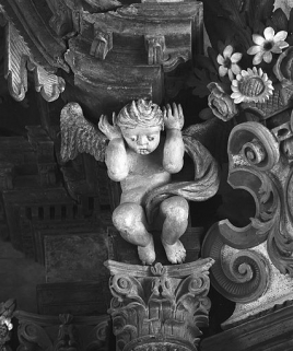 Ange à droite du retable. © Région Bourgogne-Franche-Comté, Inventaire du patrimoine