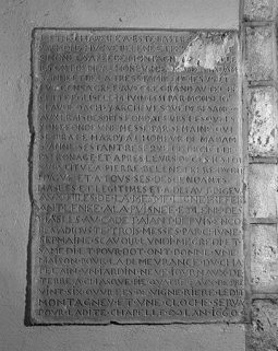 Intérieur : chapelle droite : inscription commémorant la fondation de la chapelle. © Région Bourgogne-Franche-Comté, Inventaire du patrimoine