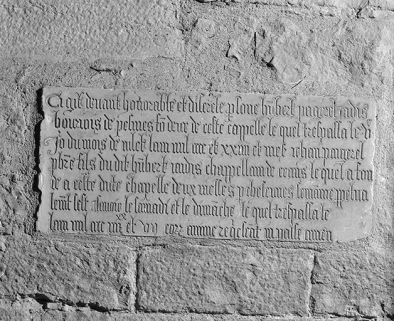 Intérieur : détail d'une inscription située dans la 2e travée du bas-côté droit. © Région Bourgogne-Franche-Comté, Inventaire du patrimoine