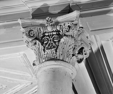 Chapiteau d'une colonne d'un bas-côté de la nef. © Région Bourgogne-Franche-Comté, Inventaire du patrimoine