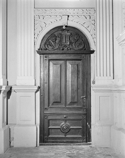 Vestibule, porte d'accès à la tour nord. © Région Bourgogne-Franche-Comté, Inventaire du patrimoine