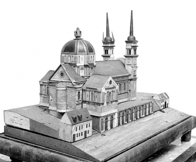 Premier projet pour l'église. Maquette, 1850. Maquette par R.G.I. Wild, d'après les plans de l'architecte Jean-Frédéric Fallot, 1850, échelle 1:200 (conservée au presbytère de l'église Saint-Maimboeuf, Montbéliard). © Région Bourgogne-Franche-Comté, Inventaire du patrimoine
