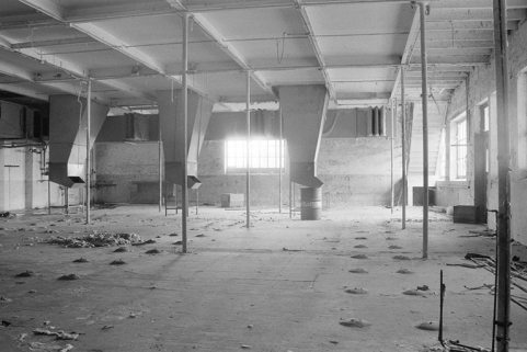 Atelier de bobinage (7). L'alimentation des bobinoirs en cannettes de filature s'effectuait depuis l'étage de comble par les trois conduits. © Région Bourgogne-Franche-Comté, Inventaire du patrimoine