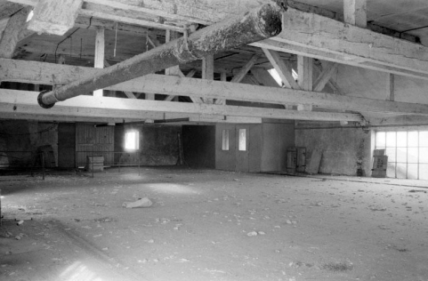 Ancienne salle de réception des pièces, surmontant le bobinage. © Région Bourgogne-Franche-Comté, Inventaire du patrimoine