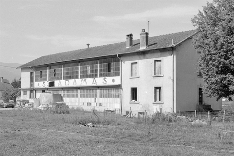 Façade postérieure, de trois quarts droit. © Région Bourgogne-Franche-Comté, Inventaire du patrimoine