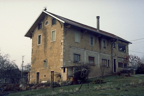 Façades postérieure et latérale gauche. © Région Bourgogne-Franche-Comté, Inventaire du patrimoine