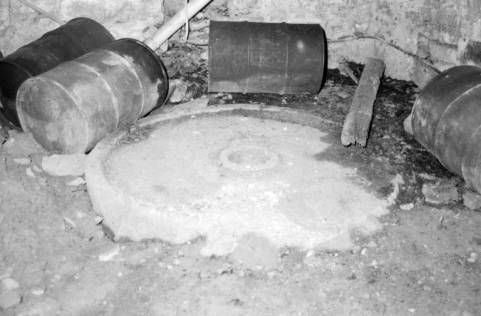 "Pierre à huile" (meule dormante). © Région Bourgogne-Franche-Comté, Inventaire du patrimoine