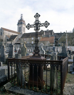 Cimetière : tombeau de Catherine Rochet. © Région Bourgogne-Franche-Comté, Inventaire du patrimoine