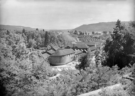 Vue d'ensemble depuis le nord-ouest. © Région Bourgogne-Franche-Comté, Inventaire du patrimoine