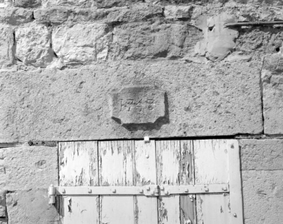 Date portée sur un linteau de la façade antérieure. © Région Bourgogne-Franche-Comté, Inventaire du patrimoine