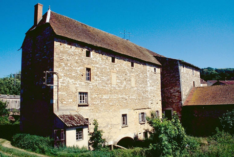 Façade postérieure de trois quarts gauche. © Région Bourgogne-Franche-Comté, Inventaire du patrimoine