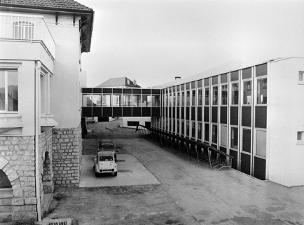 Ancien et nouvel atelier de fabrication reliés par une passerelle. © Région Bourgogne-Franche-Comté, Inventaire du patrimoine