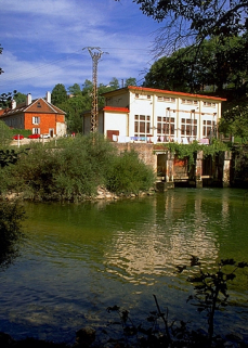 Façade antérieure de trois quarts droit. © Région Bourgogne-Franche-Comté, Inventaire du patrimoine